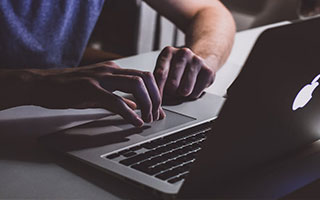 爱游戏真人体育娱乐-_骑士年轻球员成长迅速，未来充满希望_，骑士球员出场